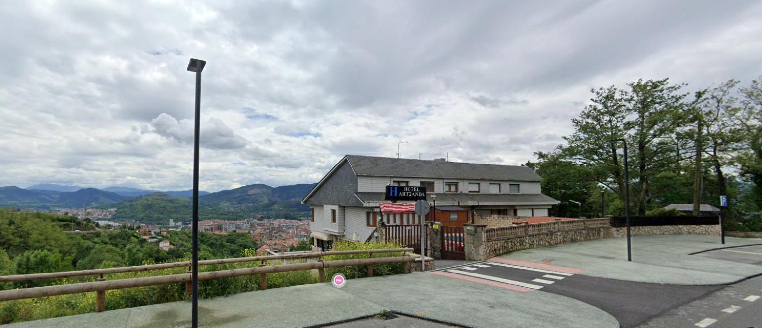 Hotel Artxanda Bilbao, Parking Gratuito En El Exterior Junto Al Hotel (Adults Only) ภายนอก รูปภาพ